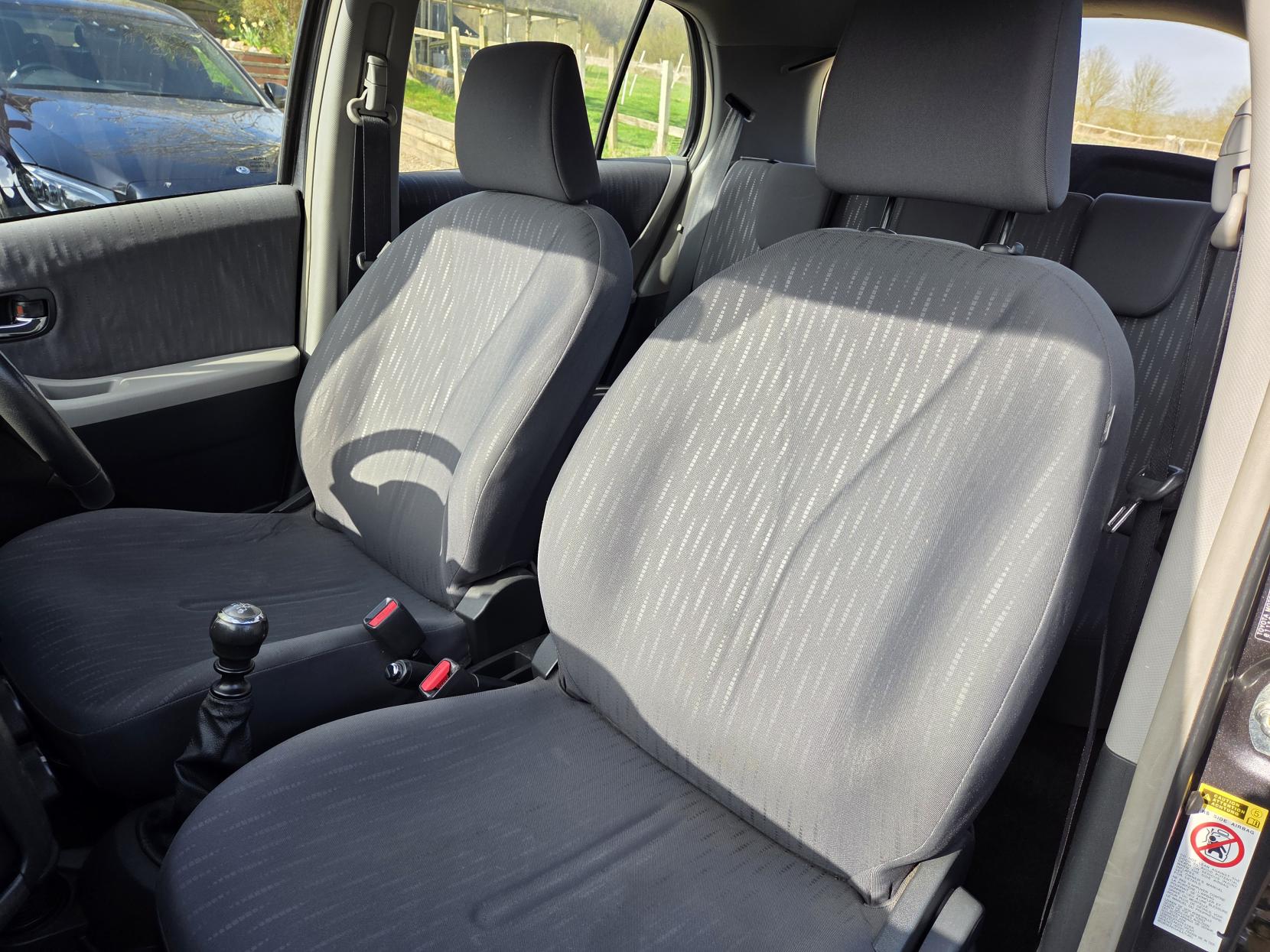 Toyota Yaris 1.33 Dual VVT-i TR Hatchback 5dr Petrol Manual Euro 4 (s/s) (101 ps)