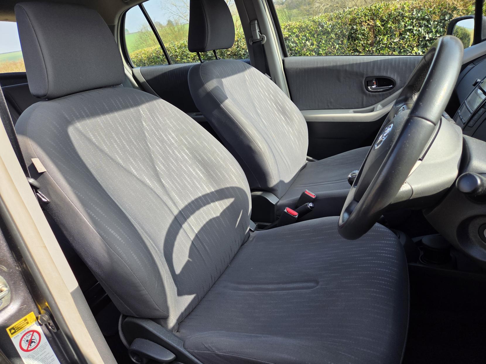 Toyota Yaris 1.33 Dual VVT-i TR Hatchback 5dr Petrol Manual Euro 4 (s/s) (101 ps)