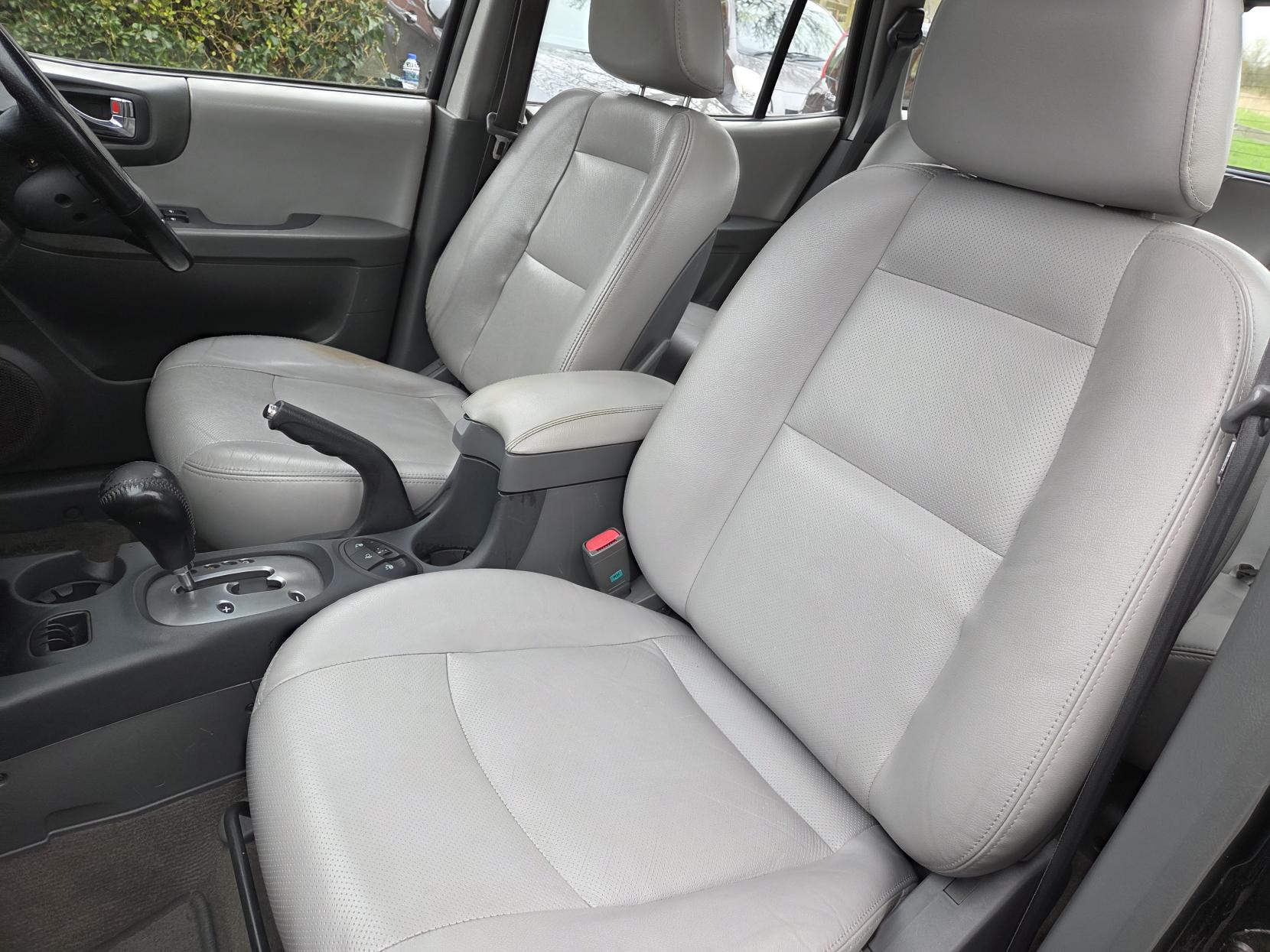 Hyundai Santa Fe 2.7 V6 CDX SUV 5dr Petrol Automatic (274 g/km, 168 bhp)