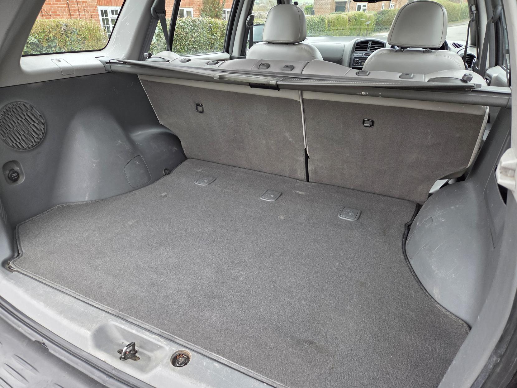 Hyundai Santa Fe 2.7 V6 CDX SUV 5dr Petrol Automatic (274 g/km, 168 bhp)